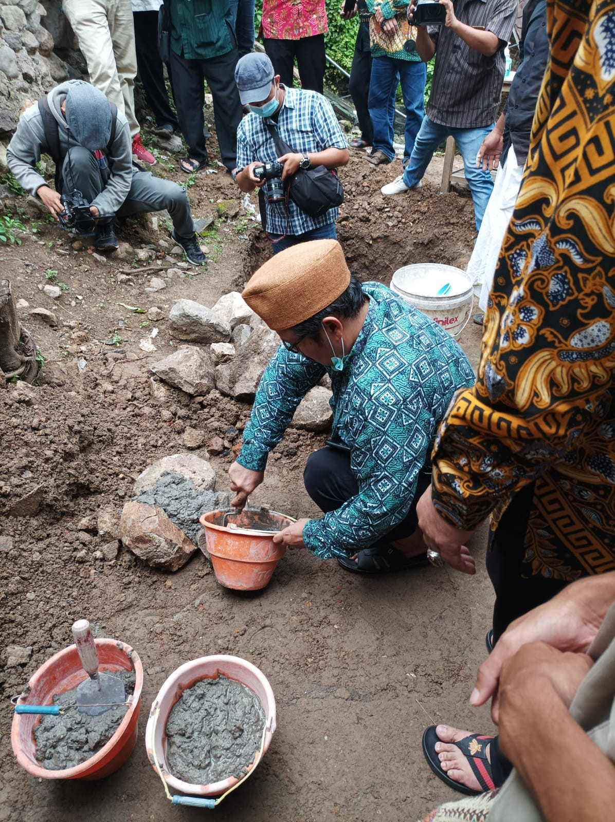 Saat pelaksanaan peletakan batu pertama oleh ketua PCNU Kota Semarang